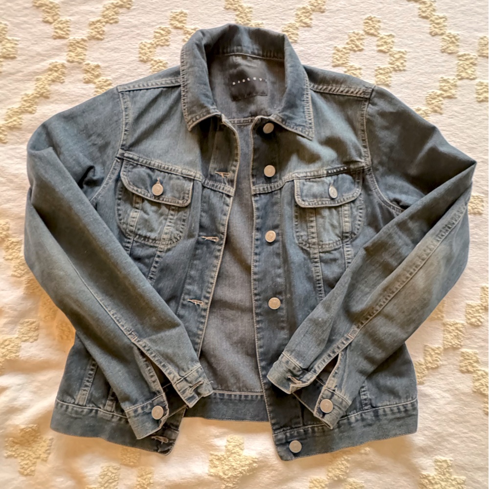 Sisley vintage Denim jacket. Small. Great condition. Very flattering Jean jacket - Picture 1 of 12